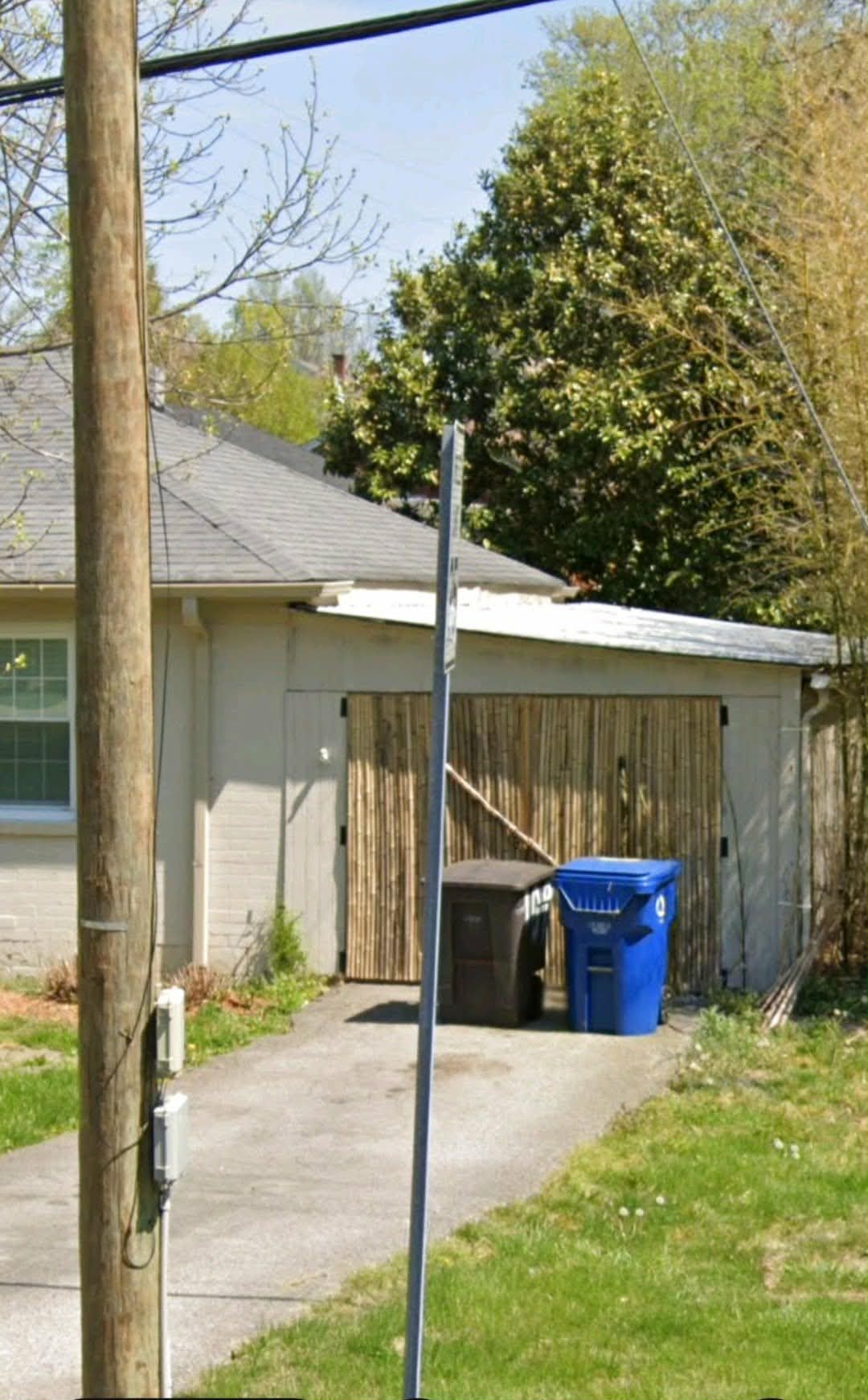 Exterior yard and driveway